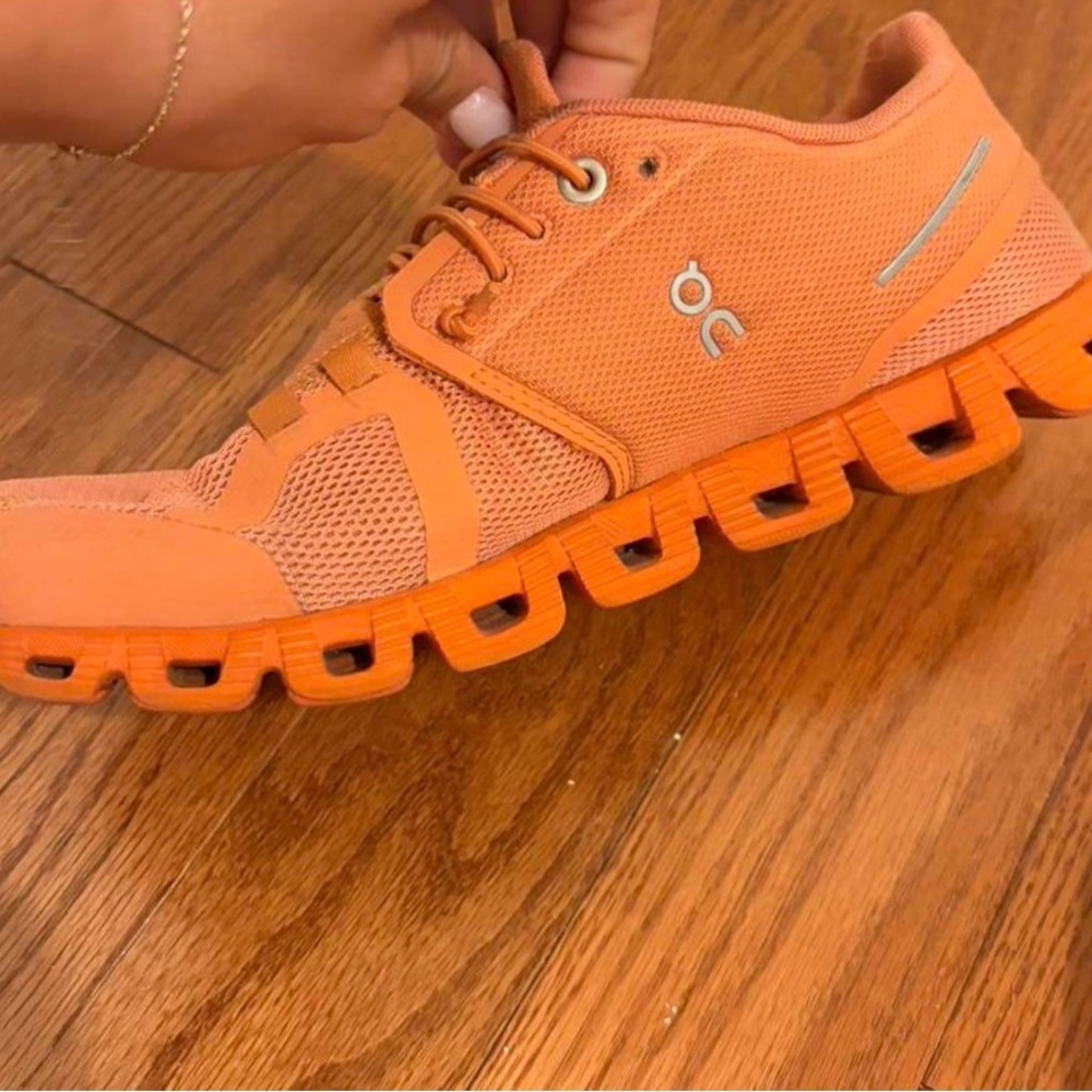 Orange On Cloud womens 8 Athletic Running Shoes